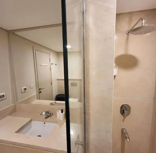 Mangroovy - 2br La Blanca Pool View