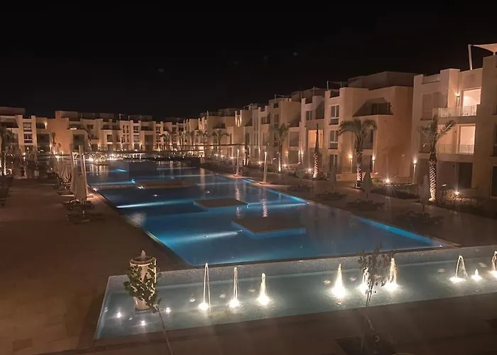Mangroovy - 2br La Blanca Pool View Apartment *