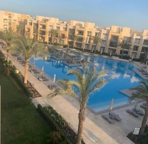 Mangroovy - 2br La Blanca Pool View Appartement *
