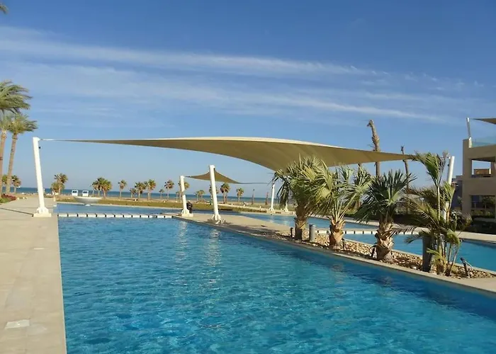 Mangroovy - 2br La Blanca Pool View *