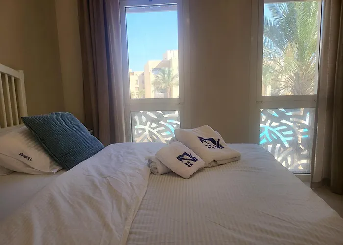 Mangroovy - 2br La Blanca Pool View